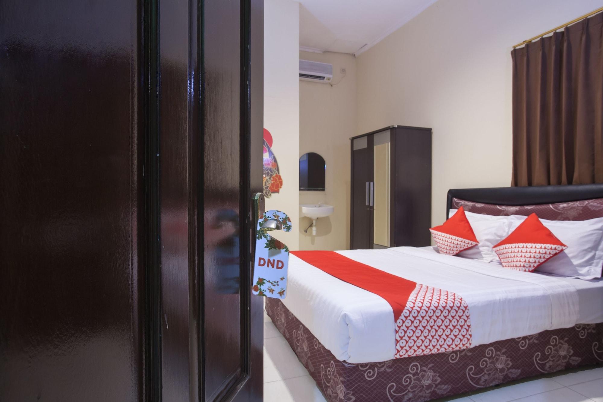 Hotel Reddoorz At Graha 99 Simomulyo à Sorabaya Extérieur photo