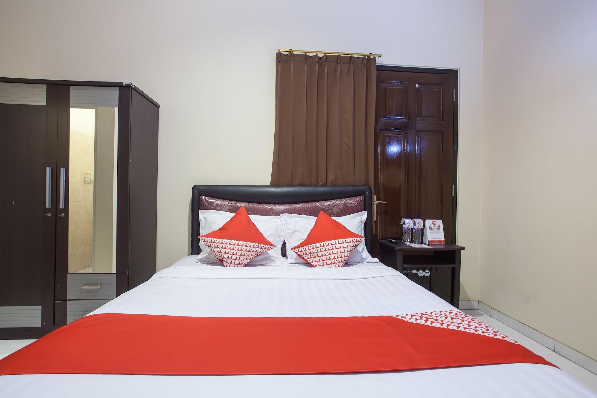 Hotel Reddoorz At Graha 99 Simomulyo à Sorabaya Extérieur photo