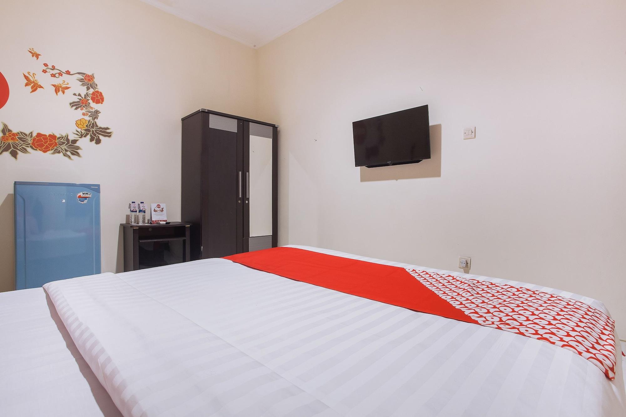 Hotel Reddoorz At Graha 99 Simomulyo à Sorabaya Extérieur photo